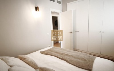 Beautiful, fully refurbished apartment with spacious terraces.